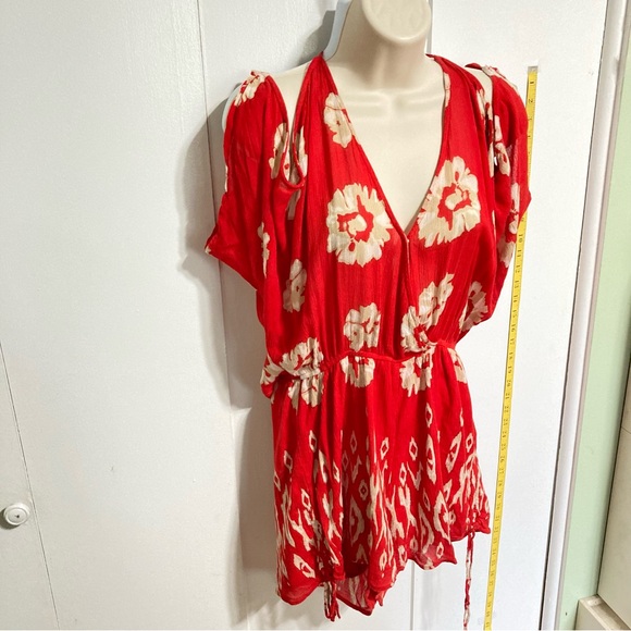 BAND Of GYPIES Floral Red Beige White  Romper Cold Shoulder Shorts Medium - Picture 14 of 15